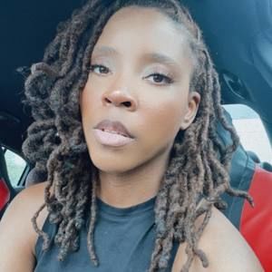 Meet your Posher, Nakia